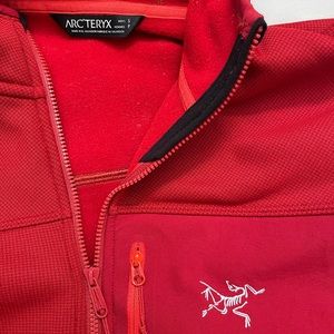 Arc’teryx men’s small jacket. Excellent condition.
